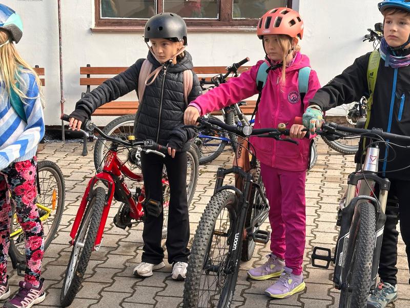 Třetí třída na cyklovýletě