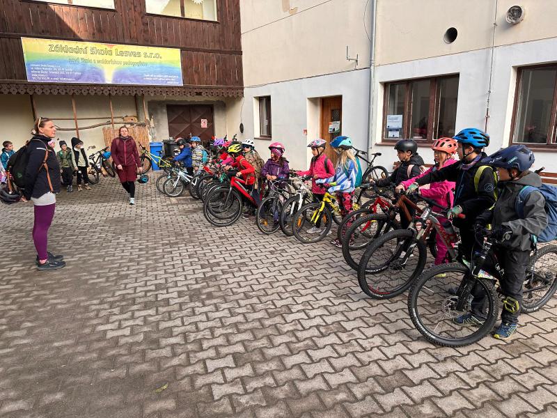 Třetí třída na cyklovýletě